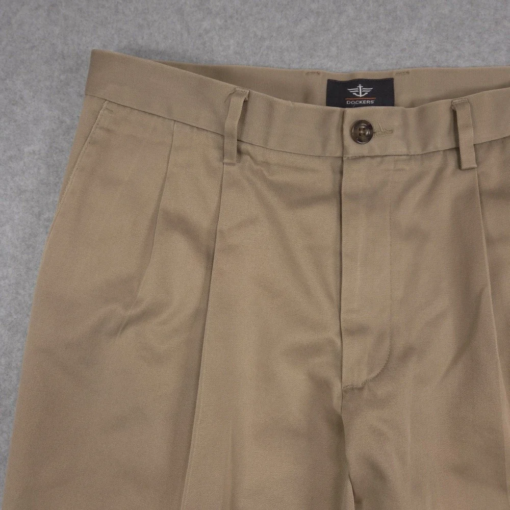 Dockers Mens 33x32 Beige Tan Classic Fit Pleated Front Chino Khaki Pants School